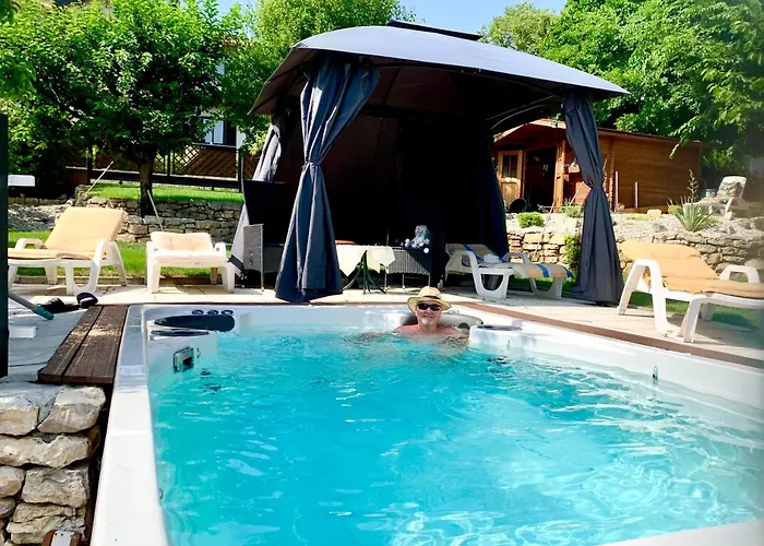 Villa Keith Lakewood *