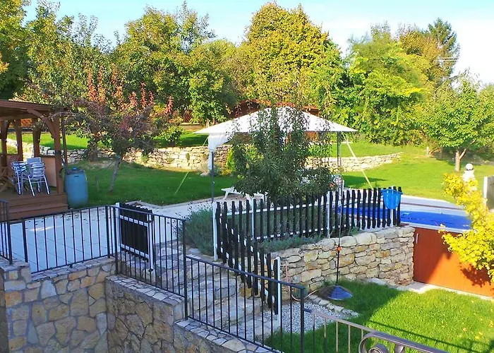 Keith Lakewood Villa