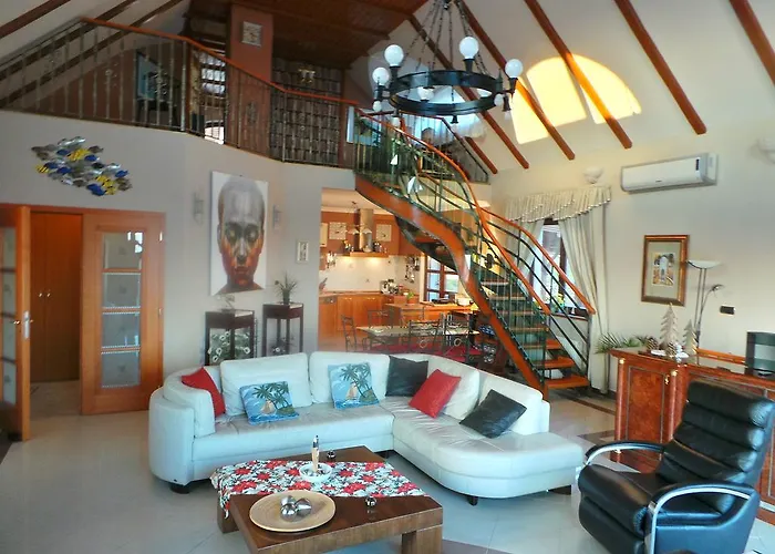 Villa Keith Lakewood